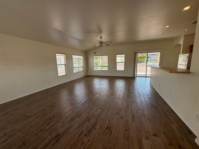 Building Photo - 2 Bedroom 2 Bath in Gated Community in Amante at Verde Fanta Fe Contact Property Pros 928-634-7710
