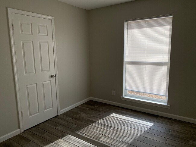 Foto del edificio - 19 Rolling Meadows Dr