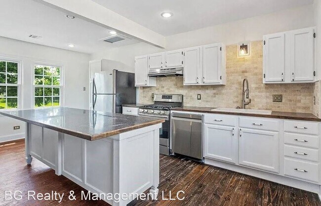 Building Photo - 3 br, 2 bath House - 110 Pithon St