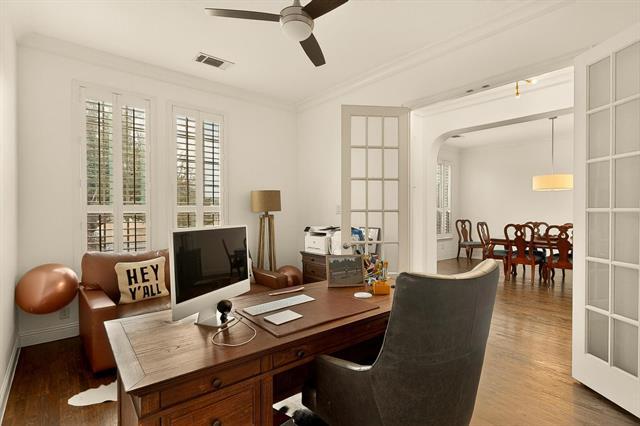 Foto del edificio - 1107 Devonshire Drive South