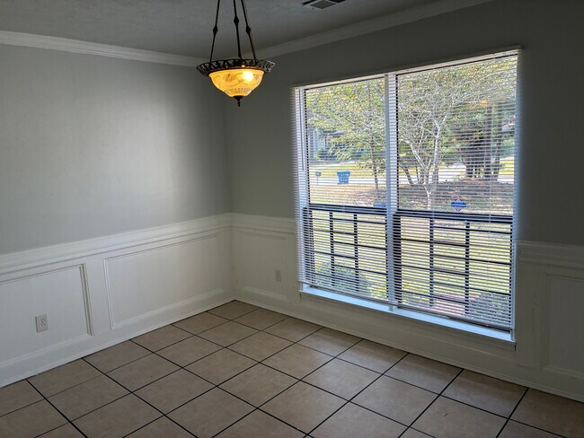 Building Photo - Room in House on Beethoven Cir