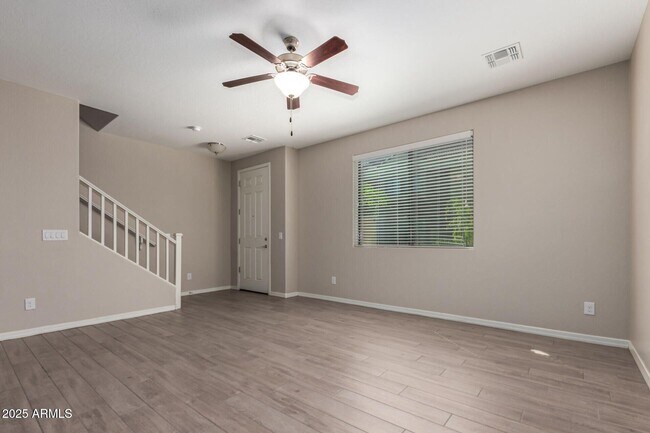 Foto del edificio - 5225 E Enid Ave