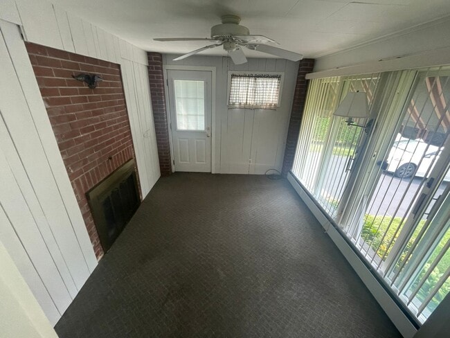 Building Photo - Charming 3-Bedroom Home with Backyard & Of...