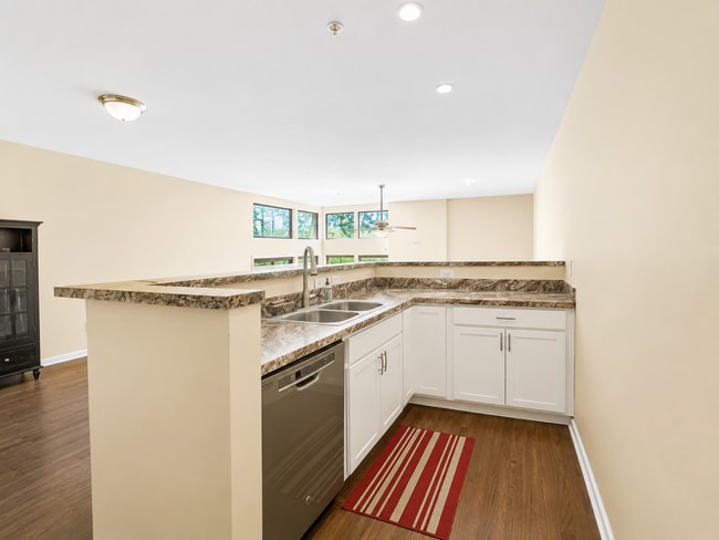 Building Photo - 9477 S Pointe Lasalles Dr