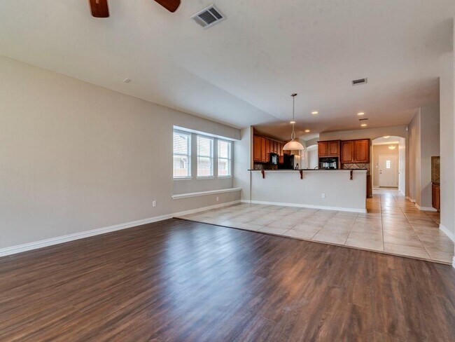 Foto del edificio - 2294 Garlic Creek Dr