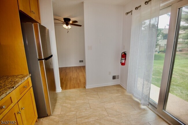 Foto del edificio - 78 Woodward Ln