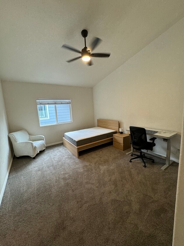 Building Photo - 916 10th St