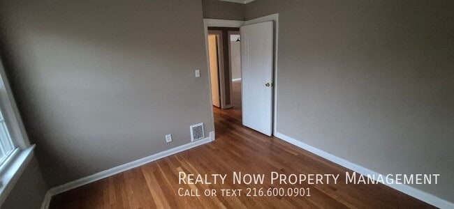 Building Photo - 3634 Glencairn Rd