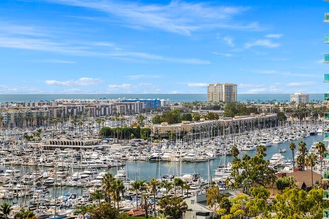 Building Photo - 13600 MARINA POINTE Dr