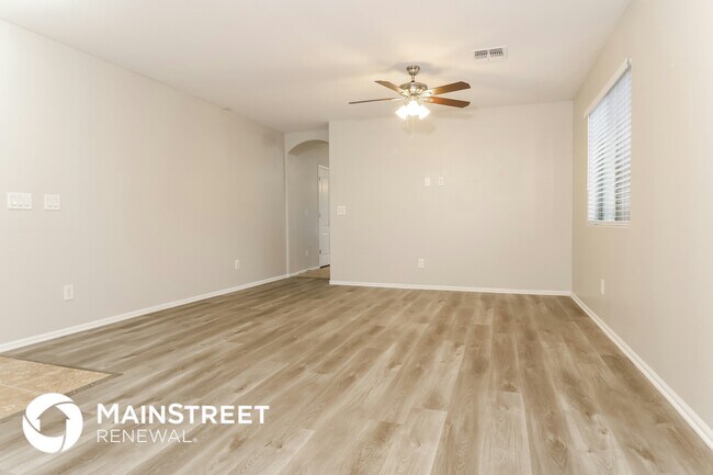 Building Photo - 2219 S 101st Dr