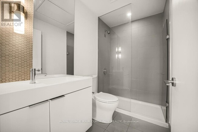 Building Photo - 33 Helendale Ave