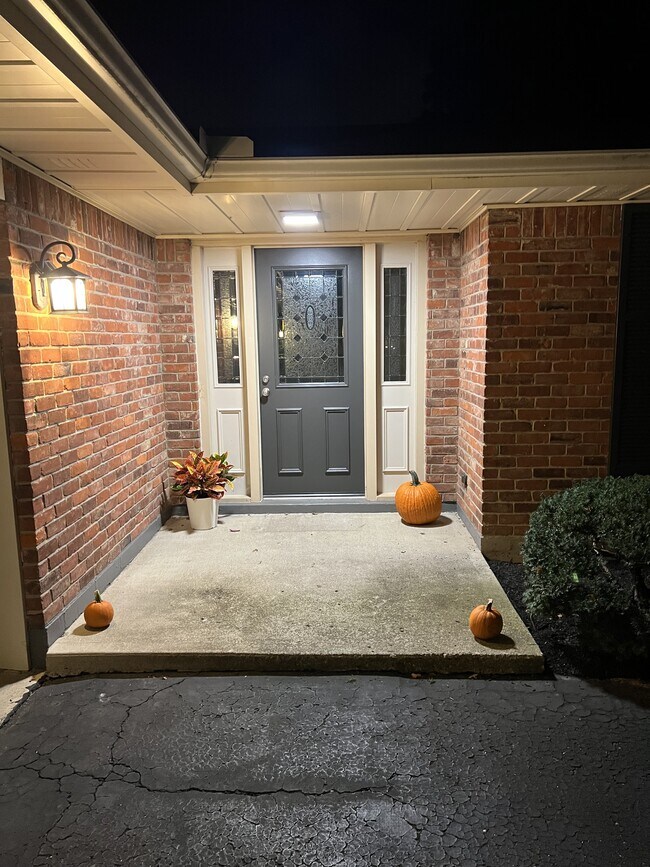 Foto del edificio - 2300 E Rahn Rd