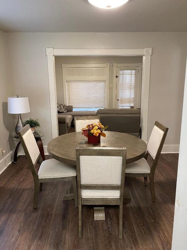 Building Photo - 2 Bedroom house.