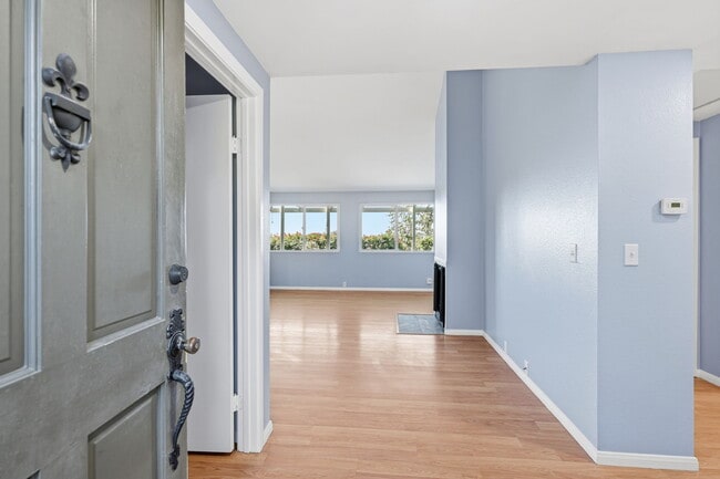 Building Photo - 1999 Seawind Way