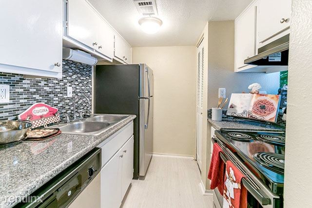 Building Photo - 8600 Woodway Dr