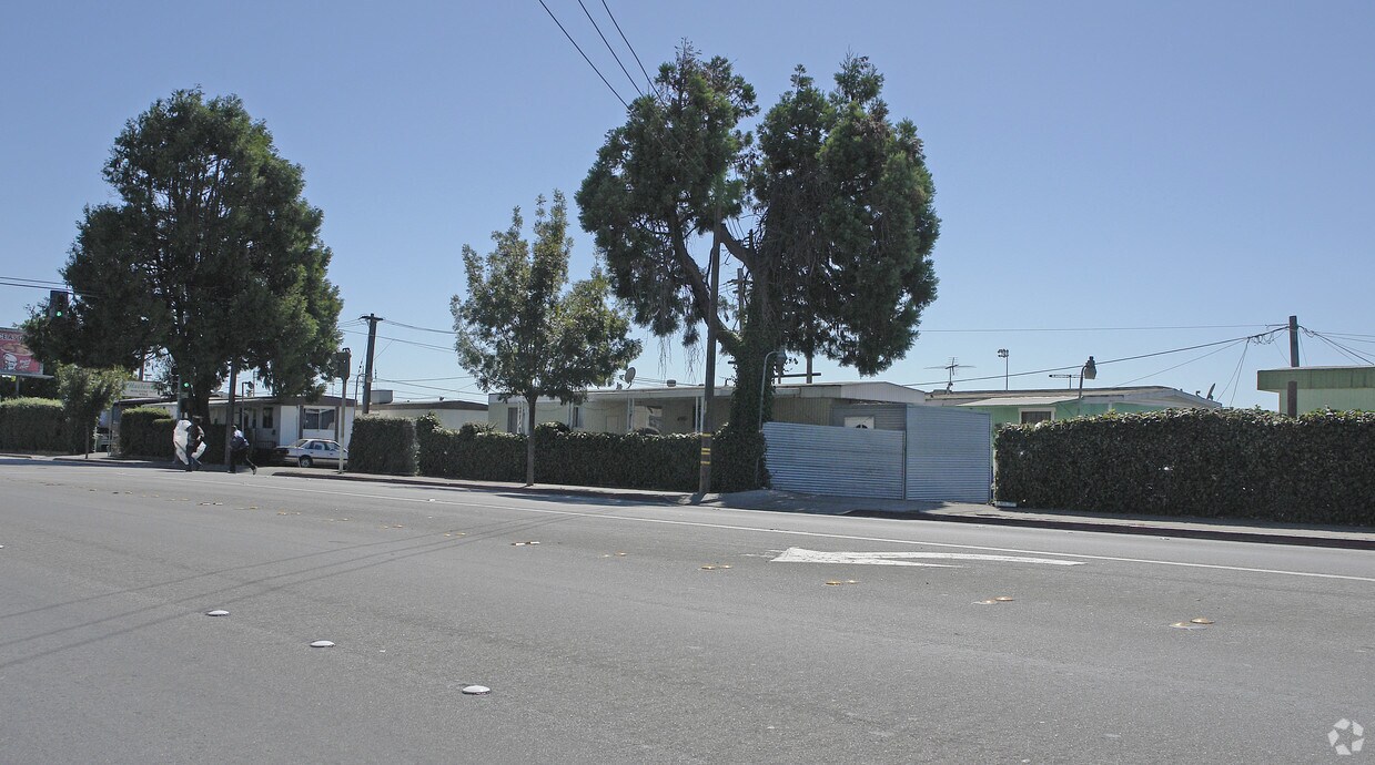Building Photo - 1145-1153 Rumrill Blvd