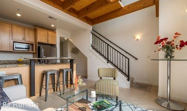 Foto del edificio - 2 br, 2.5 bath House - 4645 Broadway St ST...