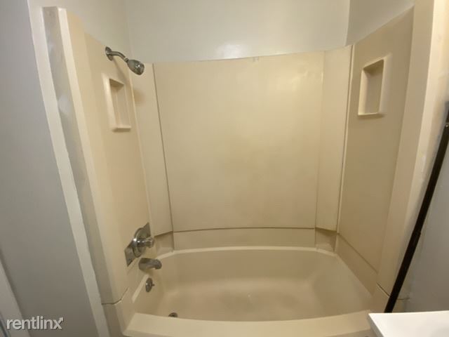 Building Photo - 2 br, 1 bath 4plex - 502 W Biddle St 500 B...
