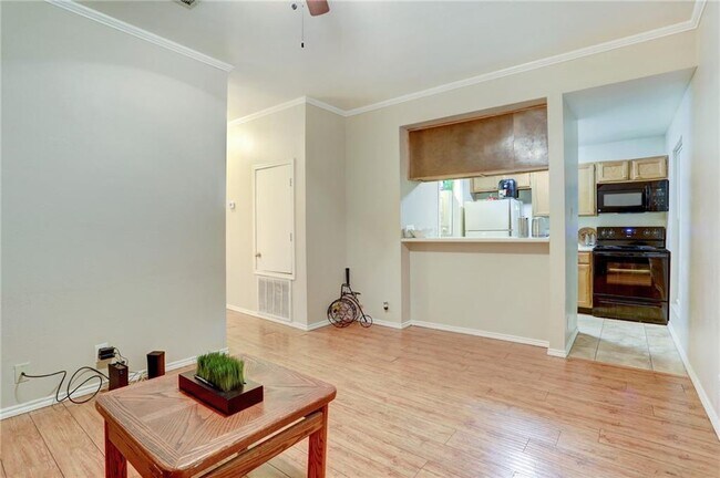 Foto del edificio - 704 W 21st St
