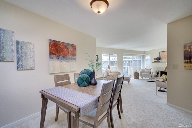 Foto del edificio - 4214 West Lake Sammamish Pkwy NE