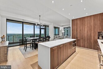 Building Photo - 1650 Silver Hill Dr