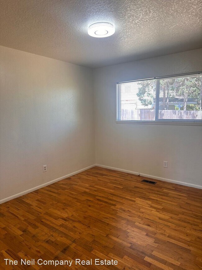 Building Photo - 3 br, 2 bath House - 1522 NW Randall Ct