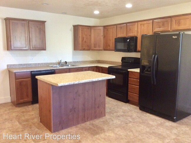 Building Photo - 4 br, 3 bath House - 834 Adams Dr