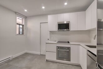 Building Photo - 6891-6891 Rue Sherbrooke O