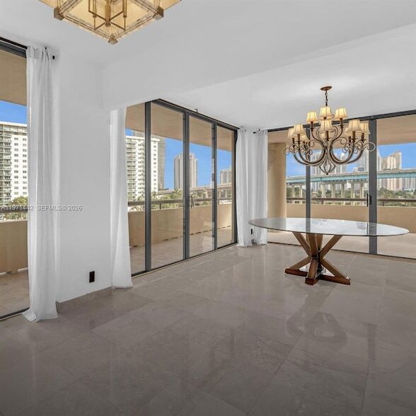 Foto del edificio - 19355 Turnberry Way