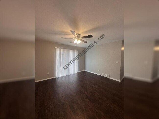 Foto del edificio - 333 W Campbell Dr