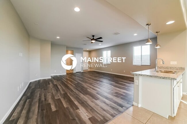 Foto del edificio - 4 Bedroom Pet-Friendly Home in Glendale, A...