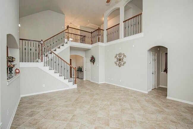 Building Photo - 16923 Locust Springs Dr