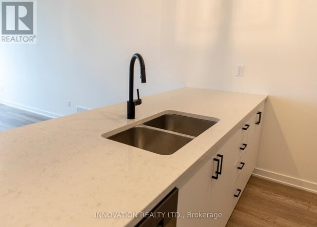 Building Photo - 775 Maverick Cres