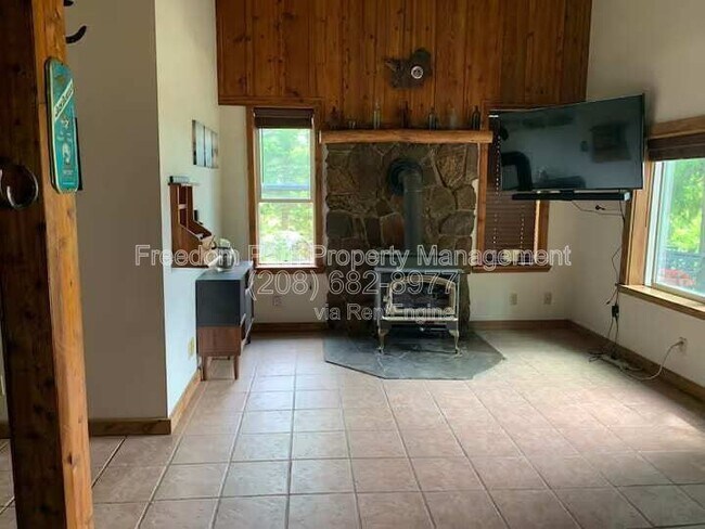 Foto del edificio - 298 Woods Rd