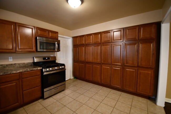 Building Photo - Beautifully Updated Brookside Home Near Riverside!