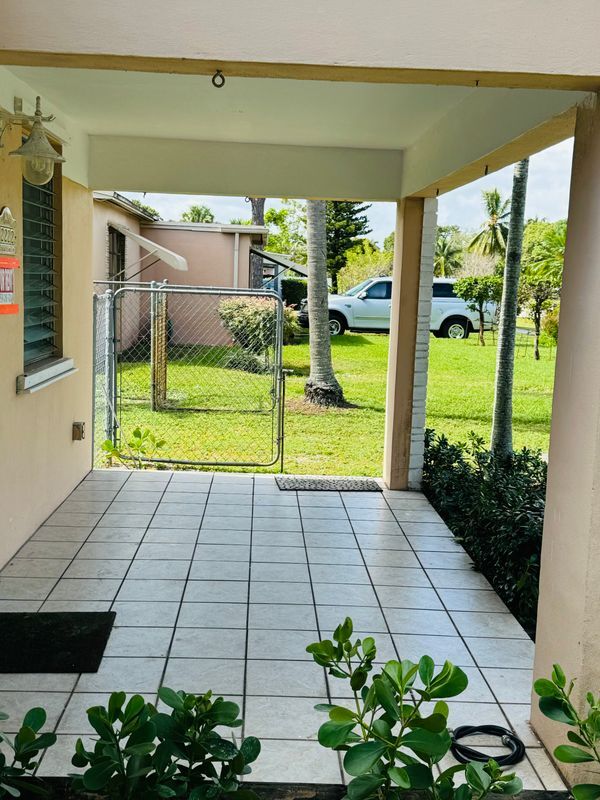 Foto del edificio - 2222 SW 5th St