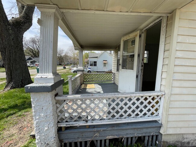 Foto del edificio - 1764 E Johns Ave