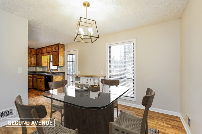 Building Photo - 2600 Deerfield Cir