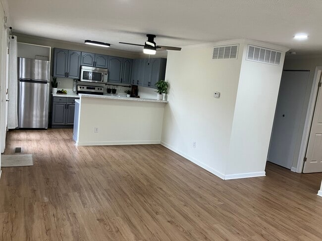 Foto del edificio - 7948 Thistlewood Ct