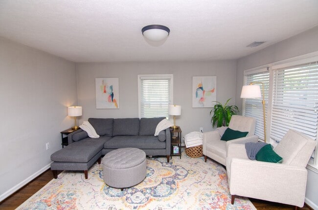 Photo - 405 McIver St House