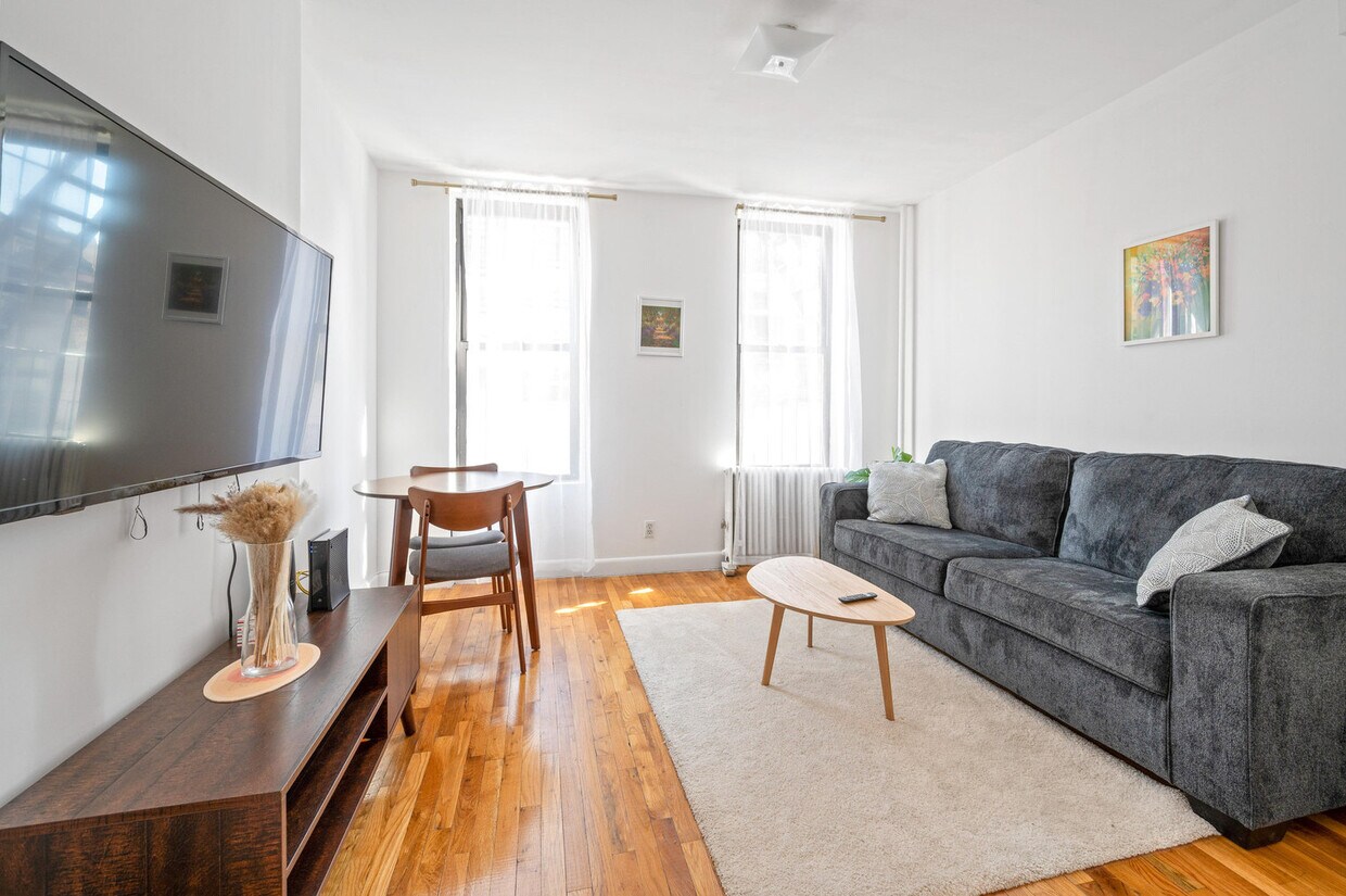 Foto principal - 837-832 2nd Ave