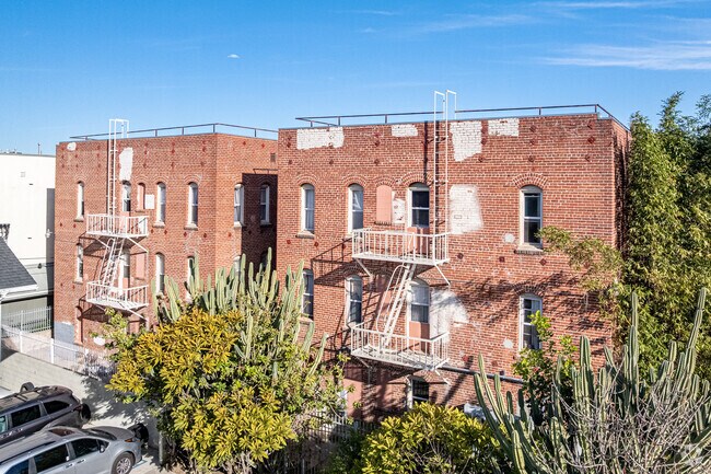 Alternar - Central City Apartments