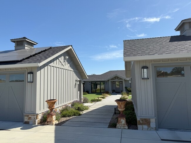 Building Photo - 974 Thompson Ln