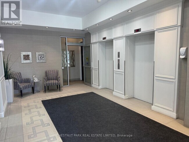 Photo du bâtiment - 3443 Bathurst St