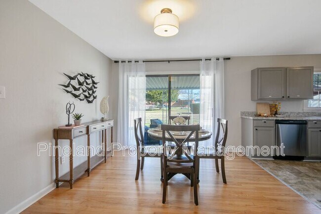 Foto del edificio - 6022 Elstree Pl