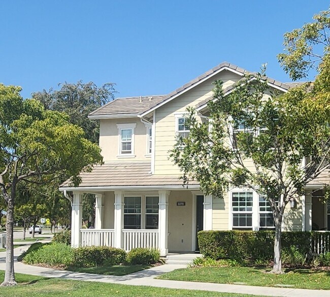 Building Photo - Modern 3 Bed, 3 Bath Living—Style, Comfort...