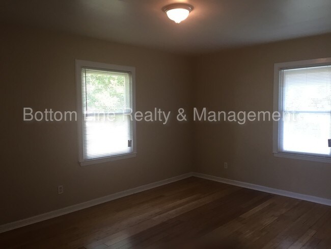 Building Photo - 120 Mattoon St