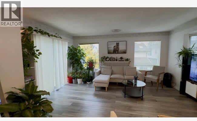 Photo du bâtiment - 7040 Williams Rd