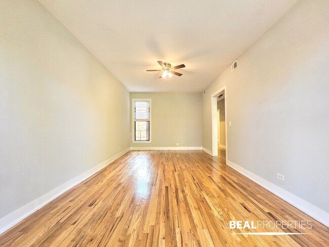 Foto del edificio - 633 W Oakdale Ave
