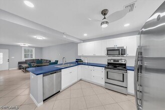Building Photo - 2750 Manorca Ave